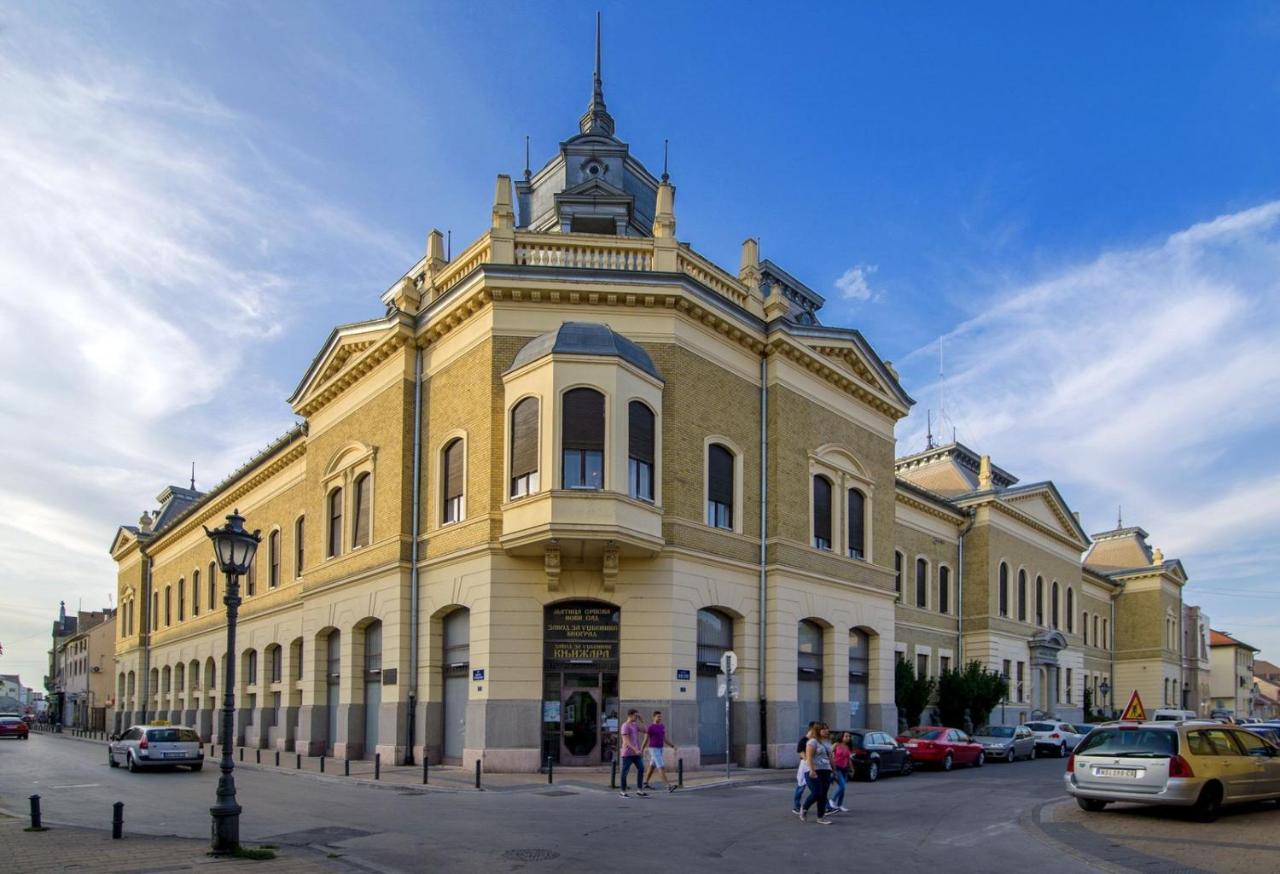 Strawberry Apartments City Center Novi Sad Buitenkant foto